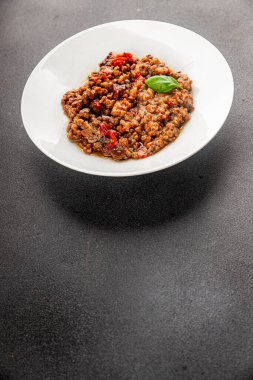 Mercimek tabağı sebzeleri ve kavrulmuş biberler lezzetli sebzeler taze vejetaryen ve vejetaryen yemek arka planı masanın üstünde rustik yiyecekler fotokopi alanı keto ve paleo diyeti