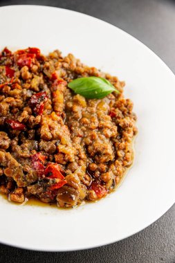 Mercimek tabağı sebzeleri ve kavrulmuş biberler lezzetli sebzeler taze vejetaryen ve vejetaryen yemek arka planı masanın üstünde rustik yiyecekler fotokopi alanı keto ve paleo diyeti