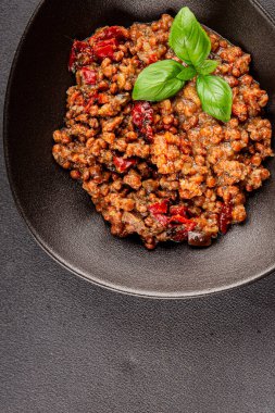 Mercimek tabağı sebzeleri ve kavrulmuş biberler lezzetli sebzeler taze vejetaryen ve vejetaryen yemek arka planı masanın üstünde rustik yiyecekler fotokopi alanı keto ve paleo diyeti