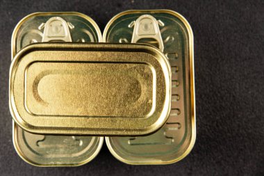 Konserve balık veya et, konserve sebze konservesi taze lezzetli gurme yemek arkaplanı masa kırsal gıdalar üst görünüm alanı kopyalayabilir mi?