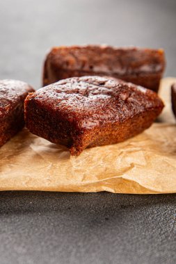 Finansal bisküvi çikolatalı kurabiye tatlı tatlı lezzetli gurme yemek arkaplanı masa rustik gıda üst görünüm fotokopi alanı