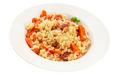 Pirinç eti ve sebze pilavı taze lezzetli gurme yemek arkaplanı masanın üzerinde rustik gıda üst görünümü kopyalama alanı