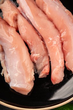 Tavşan çiğ et fileto taze lezzetli gurme yemek arka planı masa rustik gıda üst görünüm fotokopi alanı keto ve paleo diyet