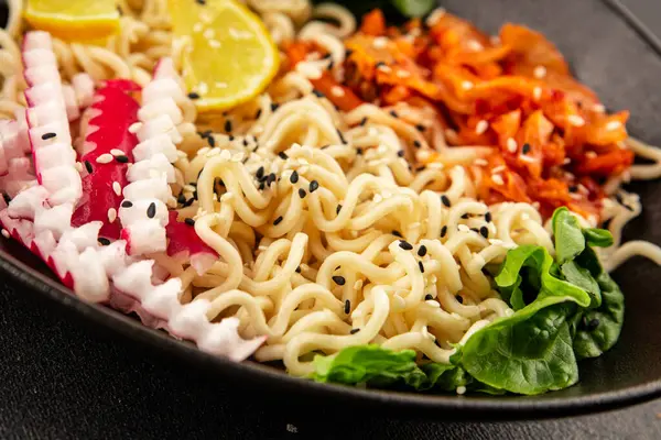 Şehriye kasesi, vejetaryen, lezzetli gurme yemek arka planı, rustik yemekler, fotokopi alanı, keto, paleo diyet vejetaryen ve vejetaryen yemekleri.