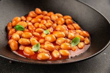 Fasulye güveci domates sosu yaban mersini fasulyesi fasulye fasulyesi Borlotti taze lezzetli gurme yemek arkaplanı masaya rustik gıda üst görünüm fotokopi alanı keto ve paleo diyet vegan ve vegan gıda