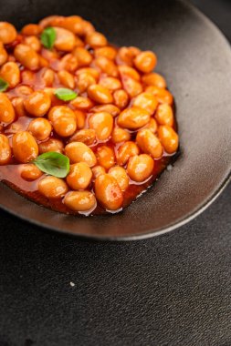 Fasulye güveci domates sosu yaban mersini fasulyesi fasulye fasulyesi Borlotti taze lezzetli gurme yemek arkaplanı masaya rustik gıda üst görünüm fotokopi alanı keto ve paleo diyet vegan ve vegan gıda