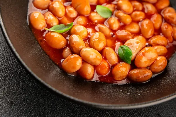 Fasulye güveci domates sosu yaban mersini fasulyesi fasulye fasulyesi Borlotti taze lezzetli gurme yemek arkaplanı masaya rustik gıda üst görünüm fotokopi alanı keto ve paleo diyet vegan ve vegan gıda