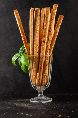 Grissotti ekmek çubuğu Grissini tahıl gevreği tahıl gevreği taze lezzetli gurme yemek arkaplanı masa rustik gıda üst görünümü fotokopi alanı