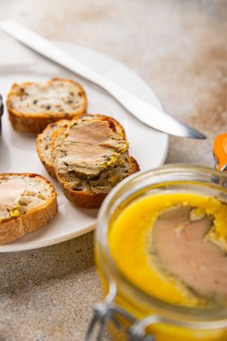 Foie gras kaz ciğeri iştah açıcı leziz lezzetli gurme yemek arkaplanı masa kırsal gıdanın üstünde fotokopi alanı