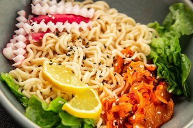 Şehriye kasesi, vejetaryen, lezzetli gurme yemek arka planı, rustik yemekler, fotokopi alanı, keto, paleo diyet vejetaryen ve vejetaryen yemekleri.