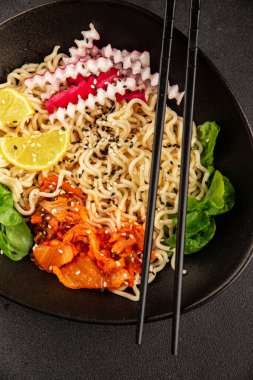 Şehriye kasesi, vejetaryen, lezzetli gurme yemek arka planı, rustik yemekler, fotokopi alanı, keto, paleo diyet vejetaryen ve vejetaryen yemekleri.