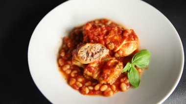 Doldurulmuş lahana sosu, fasulye eti, lahana, taze lezzetli gurme yemek arkaplanı kırsal yiyecekler, fotokopi alanı.