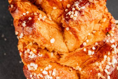 Brioche tatlı tatlı tatlı fırında pişmiş yiyecekler taze lezzetli gurme yemek arka planı masa rustik gıda üst görünüm fotokopi alanı