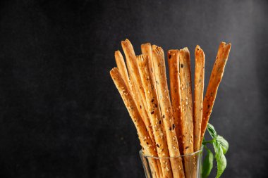 Grissotti ekmek çubuğu Grissini tahıl gevreği tahıl gevreği taze lezzetli gurme yemek arkaplanı masa rustik gıda üst görünümü fotokopi alanı