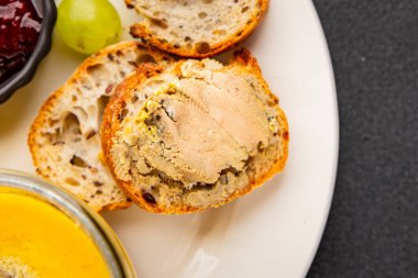 Foie gras kaz ciğeri iştah açıcı leziz lezzetli gurme yemek arkaplanı masa kırsal gıdanın üstünde fotokopi alanı