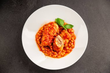 Doldurulmuş lahana sosu, fasulye eti, lahana, taze lezzetli gurme yemek arkaplanı kırsal yiyecekler, fotokopi alanı.