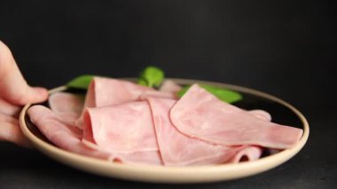 Jambon eti dilimler domuz eti taze lezzetli gurme yemek arkaplanı masa üzerinde rustik gıda üst görünüm fotokopi alanı