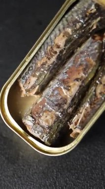 Sardalya konservesi balık, deniz mahsulü taze pezetarya diyeti, masanın üstünde yemek, kırsal yemek, fotokopi alanı, keto ve paleo diyeti.