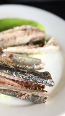 Sardalya konservesi balık, deniz mahsulü taze pezetarya diyeti, masanın üstünde yemek, kırsal yemek, fotokopi alanı, keto ve paleo diyeti.