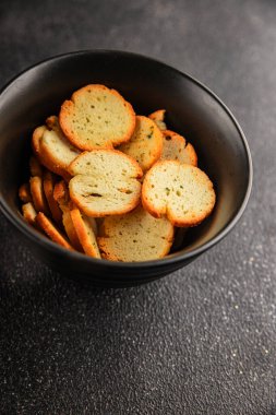 Sebzeli çıtır ekmek, kızarmış ekmek, lezzetli aperatif, lezzetli gurme yemek arka planı, kırsal yemek, üst görünüm, fotokopi alanı.