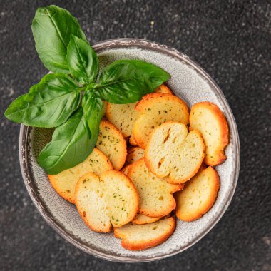 Sebzeli çıtır ekmek, kızarmış ekmek, lezzetli aperatif, lezzetli gurme yemek arka planı, kırsal yemek, üst görünüm, fotokopi alanı.