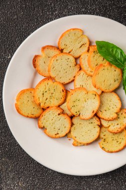 Sebzeli çıtır ekmek, kızarmış ekmek, lezzetli aperatif, lezzetli gurme yemek arka planı, kırsal yemek, üst görünüm, fotokopi alanı.