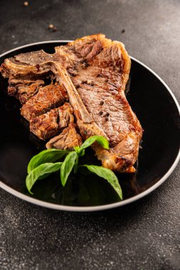 Biftek, biftek, biftek, biftek, lezzetli aperatif, lezzetli gurme yemek arka planı, masa sade yemekler, fotokopi odası.