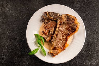 Biftek, biftek, biftek, biftek, lezzetli aperatif, lezzetli gurme yemek arka planı, masa sade yemekler, fotokopi odası.