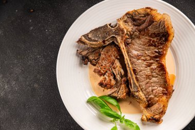 Biftek, biftek, biftek, biftek, lezzetli aperatif, lezzetli gurme yemek arka planı, masa sade yemekler, fotokopi odası.