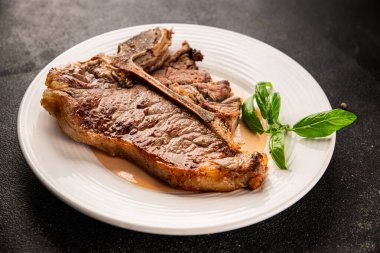 Biftek, biftek, biftek, biftek, lezzetli aperatif, lezzetli gurme yemek arka planı, masa sade yemekler, fotokopi odası.