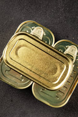 Konserve balık veya et, konserve sebze konservesi taze lezzetli gurme yemek arkaplanı masa kırsal gıdalar üst görünüm alanı kopyalayabilir mi?