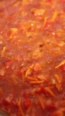 Sebzeli domates sosu yapmak lezzetli aperatifler pişirmek lezzetli gurme yemek arkaplanı masadaki rustik yiyecekler üst görünüm fotokopi alanı