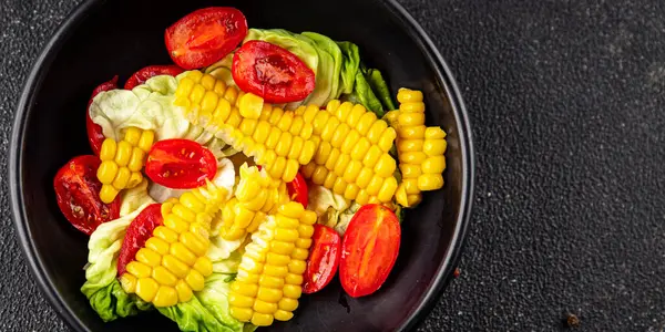 Mısır salatası, domates, taze sebzeler, taze lezzetli gurme, yemek, masa üstü yemek, fotokopi alanı, vejetaryen ve vejetaryen yemekleri.