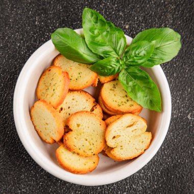 Sebzeli çıtır ekmek, kızarmış ekmek, lezzetli aperatif, lezzetli gurme yemek arka planı, kırsal yemek, üst görünüm, fotokopi alanı.