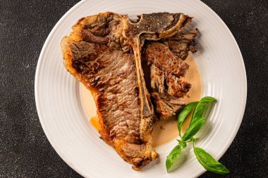 Biftek, biftek, biftek, biftek, lezzetli aperatif, lezzetli gurme yemek arka planı, masa sade yemekler, fotokopi odası.