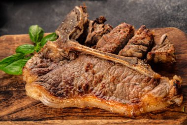 Biftek, biftek, biftek, biftek, lezzetli aperatif, lezzetli gurme yemek arka planı, masa sade yemekler, fotokopi odası.