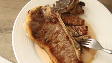 Biftek, biftek, biftek, biftek, lezzetli aperatif, lezzetli gurme yemek arka planı, masa sade yemekler, fotokopi odası.