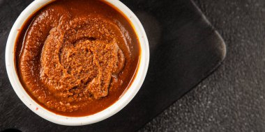 Japon yemeği pişirmek için Miso macunu kalın soya fasulyesi ezmesi. Lezzetli çerezler. Yemek arkaplanı.