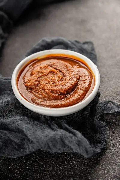 Japon yemeği pişirmek için Miso macunu kalın soya fasulyesi ezmesi. Lezzetli çerezler. Yemek arkaplanı.