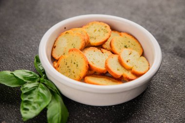 Sebzeli çıtır ekmek, kızarmış ekmek, lezzetli aperatif, lezzetli gurme yemek arka planı, kırsal yemek, üst görünüm, fotokopi alanı.