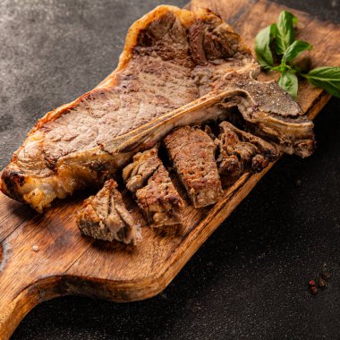 Biftek, biftek, biftek, biftek, lezzetli aperatif, lezzetli gurme yemek arka planı, masa sade yemekler, fotokopi odası.