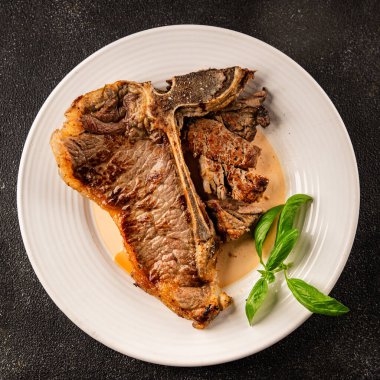 Biftek, biftek, biftek, biftek, lezzetli aperatif, lezzetli gurme yemek arka planı, masa sade yemekler, fotokopi odası.