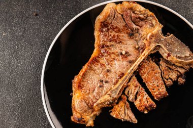 Biftek, biftek, biftek, biftek, lezzetli aperatif, lezzetli gurme yemek arka planı, masa sade yemekler, fotokopi odası.