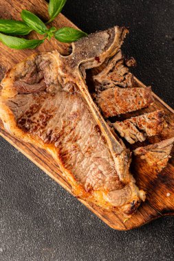 Biftek, biftek, biftek, biftek, lezzetli aperatif, lezzetli gurme yemek arka planı, masa sade yemekler, fotokopi odası.