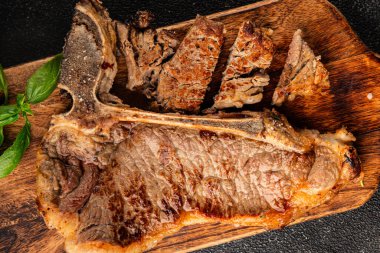 Biftek, biftek, biftek, biftek, lezzetli aperatif, lezzetli gurme yemek arka planı, masa sade yemekler, fotokopi odası.