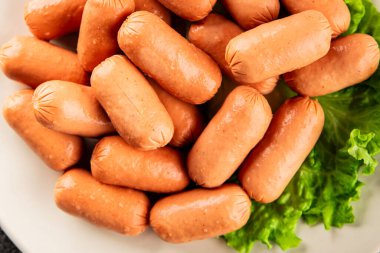 Mini sosisler taze işlenmiş et lezzetli çerezler lezzetli gurme yemek arkaplanı masa kırsal gıdalar üst görünüm fotokopi alanı