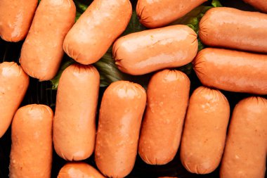 Mini sosisler taze işlenmiş et lezzetli çerezler lezzetli gurme yemek arkaplanı masa kırsal gıdalar üst görünüm fotokopi alanı