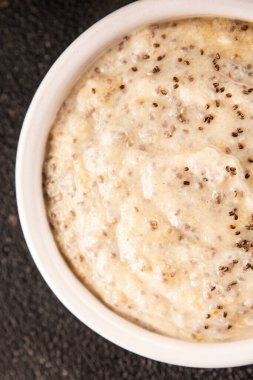 Chia pudingi, meyve püresi, lezzetli aperatif, lezzetli gurme yemek arka planı, masa üstü yemekler, fotokopi odası keto, paleo diyet vejetaryen ve vejetaryen yemekleri.