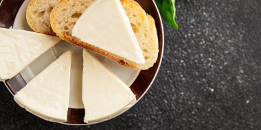 İşlenmiş peynirin işlenmiş porsiyon peyniri. Sandviç için. Lezzetli çerez.