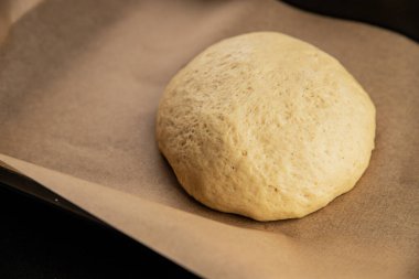 Hamur hamuru mayası, un, su lezzetli aperatif taze lezzetli gurme yemek arkaplanı masa kırsal yiyeceklerin üst görünümü fotokopi alanı